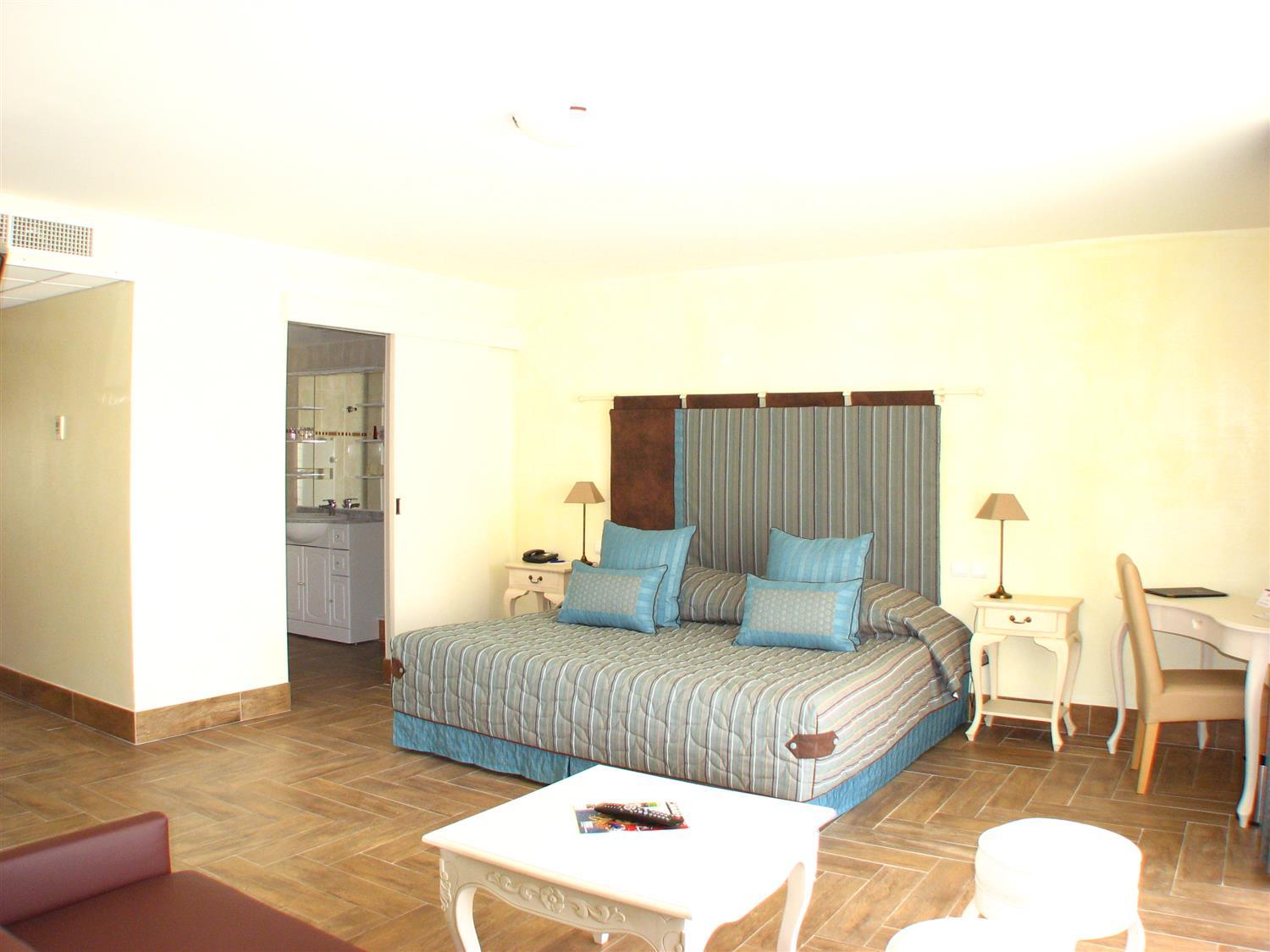 Hotel Sanary, Soleil Et Jardin - Renovation Hiver 2024-25 Exterior photo